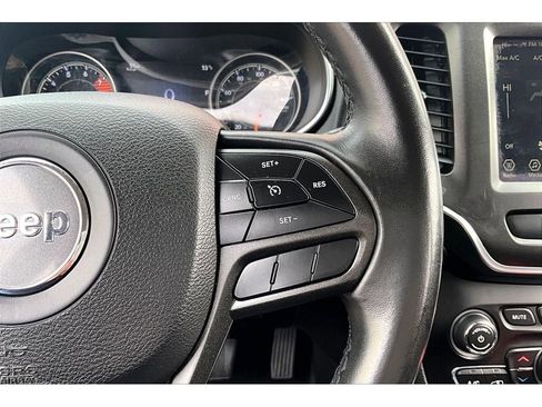 Used 2019 Jeep Cherokee Trailhawk image 22