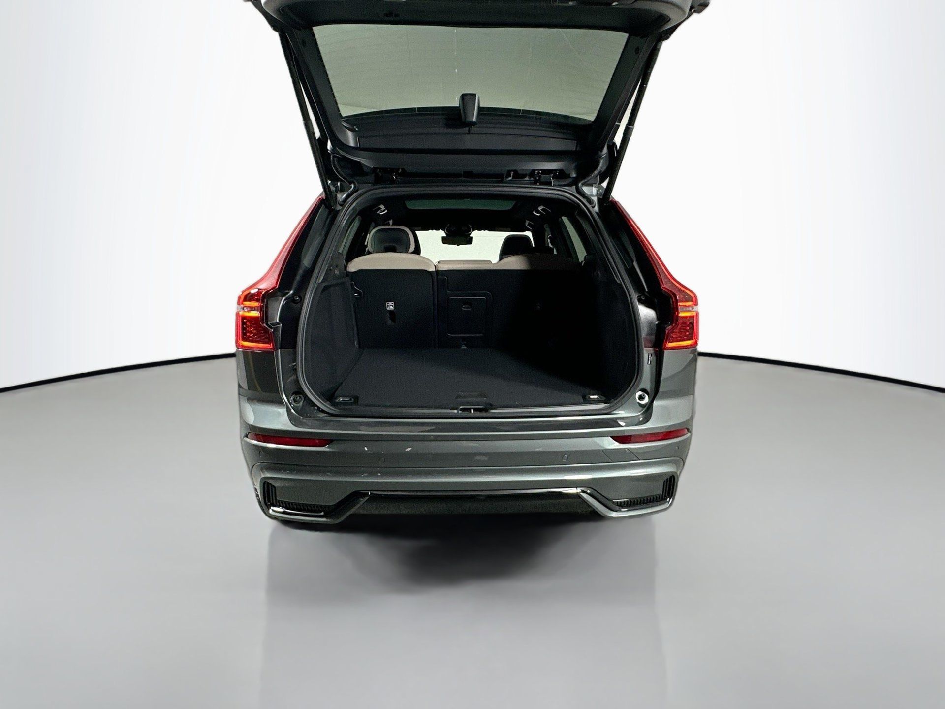 Certified 2026 Volvo XC60 B5 Core w/ Climate Package AWD/4WD image 25