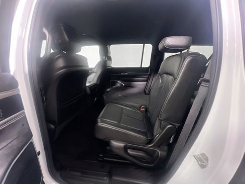 Used 2023 Jeep Wagoneer L Series II image 29