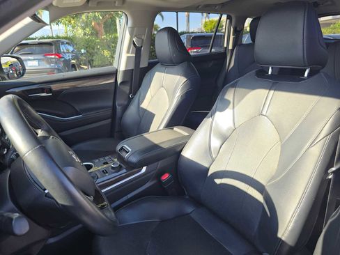 Used 2023 Toyota Highlander Limited AWD/4WD image 25