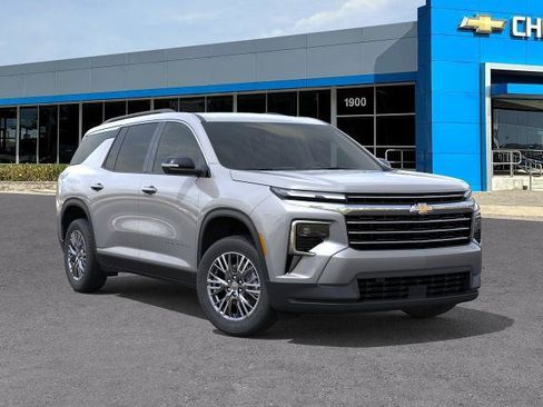 New 2026 Chevrolet Traverse LT w/ Driver Confidence Package AWD/4WD image 7