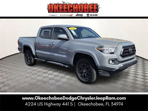 Used 2020 Toyota Tacoma 2WD Double Cab image 2