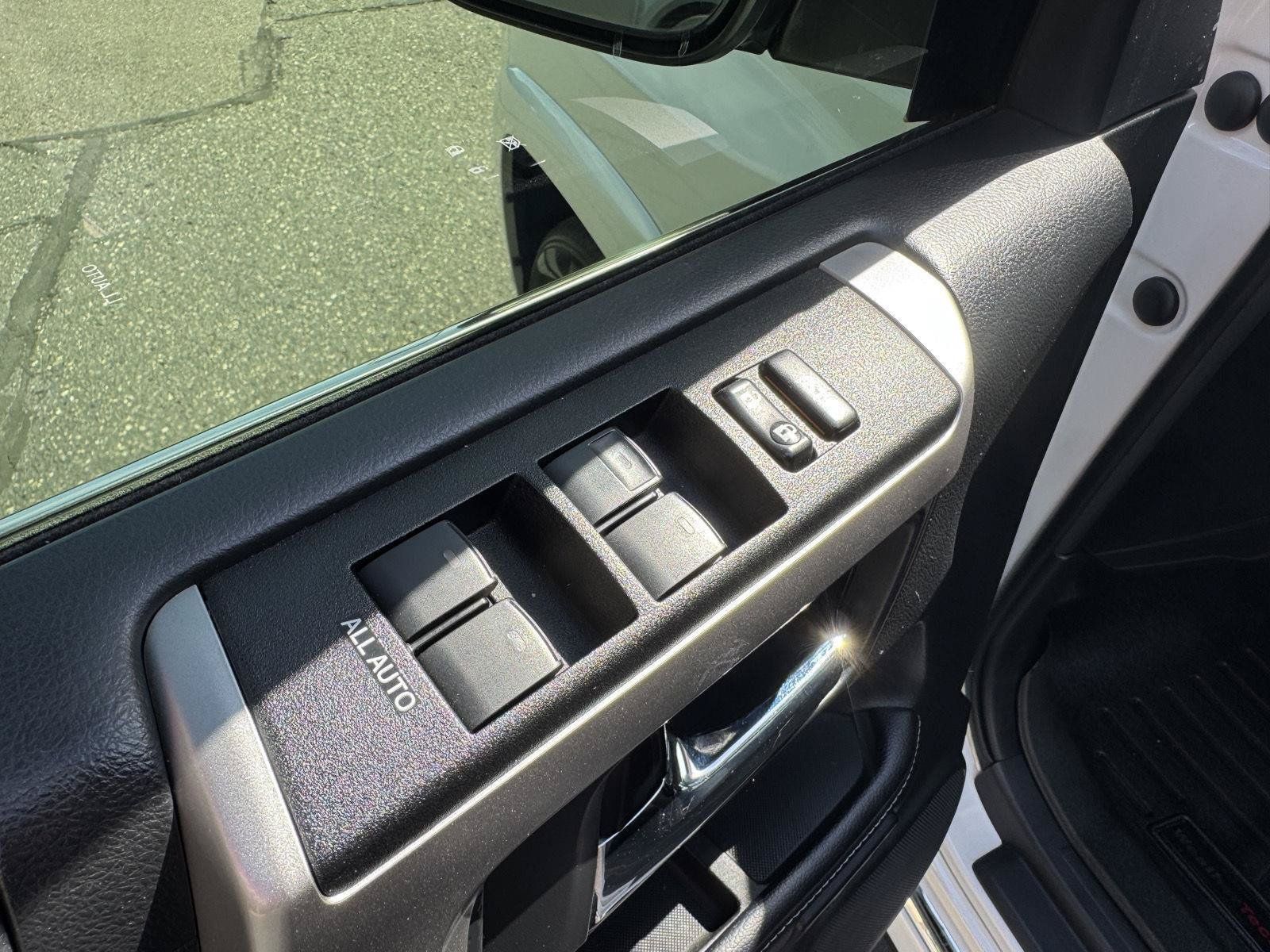 Used 2021 Toyota 4Runner Limited AWD/4WD image 13