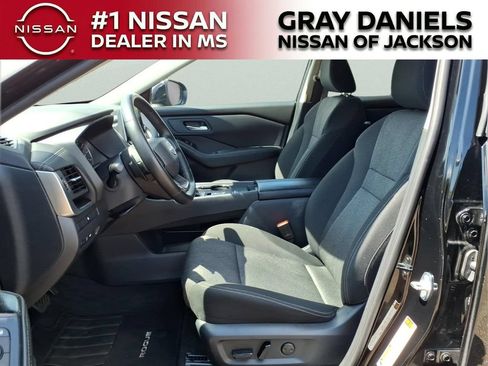 Used 2025 Nissan Rogue SV FWD image 23