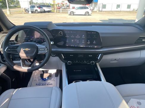 Used 2025 Chevrolet Tahoe Premier AWD/4WD image 11