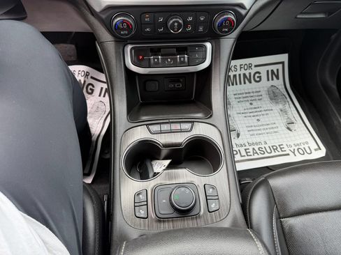 Used 2023 GMC Acadia SLT AWD/4WD image 19