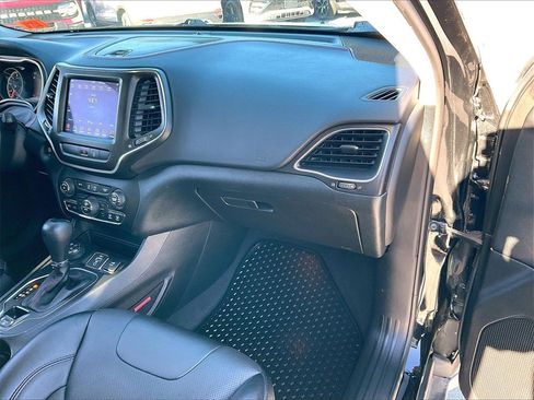 Used 2022 Jeep Cherokee Trailhawk w/ Premium Leather Package image 12