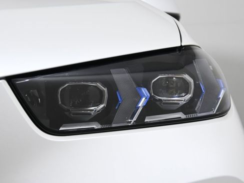 Certified 2024 BMW X5 xDrive40i w/ M Sport Package image 11