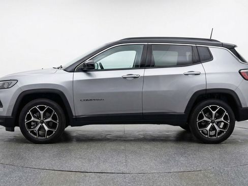 Used 2025 Jeep Compass Limited image 5