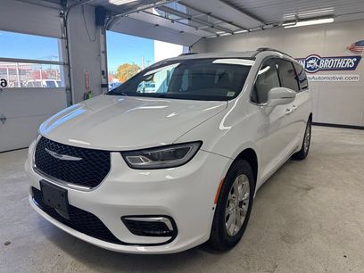 Used 2022 Chrysler Pacifica Touring-L
