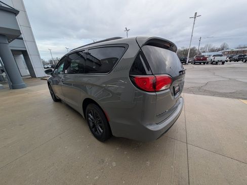 Used 2020 Chrysler Pacifica Touring-L w/ Advanced Safetytec Group image 6