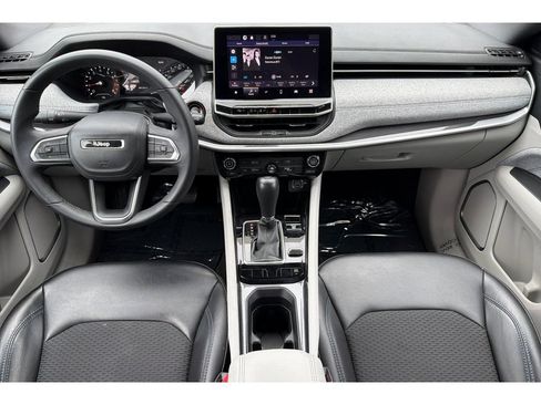 Used 2023 Jeep Compass Latitude AWD/4WD image 13