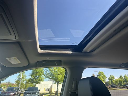 Used 2025 Honda CR-V EX-L image 11