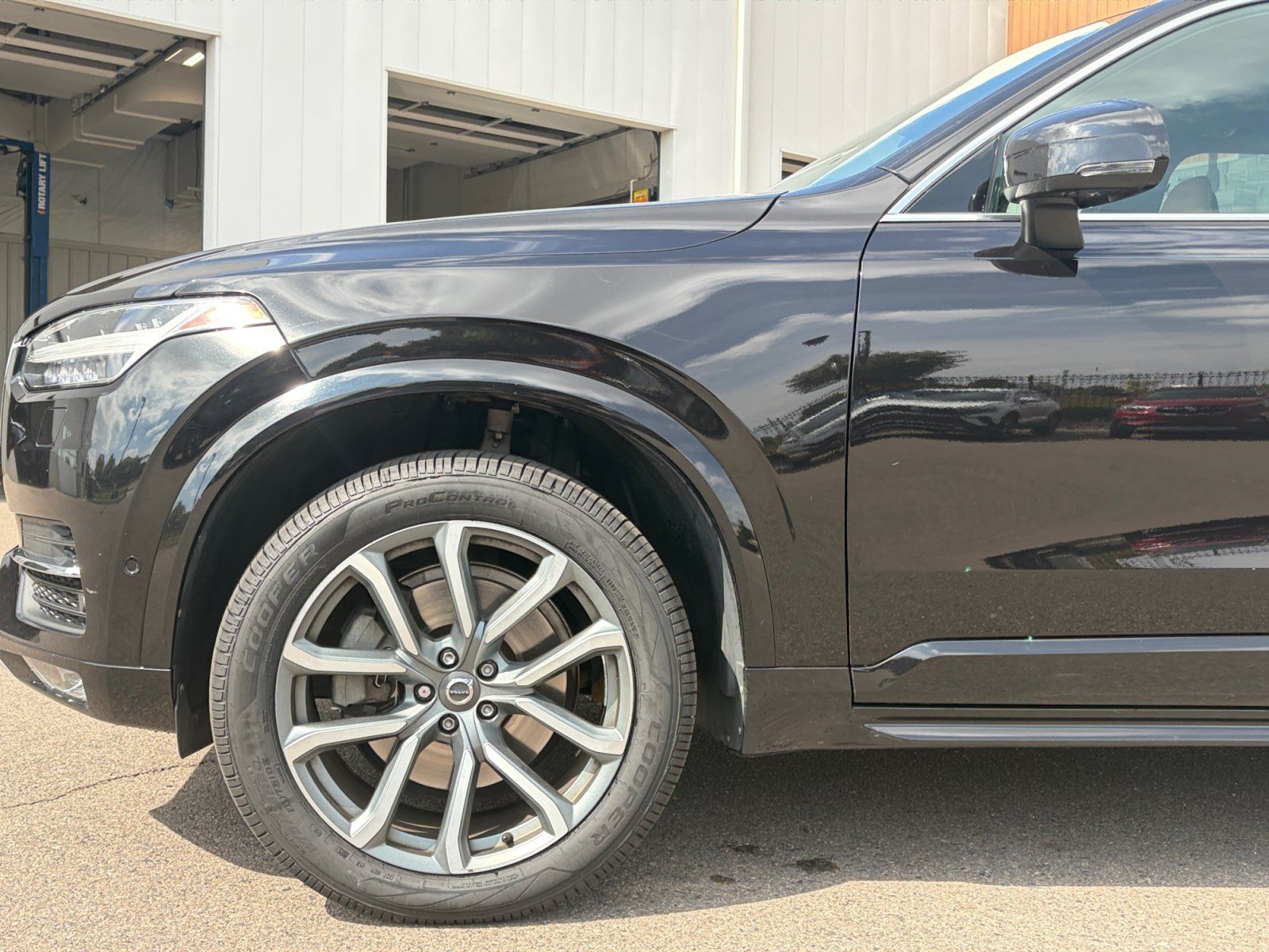 Used 2017 Volvo XC90 T6 Momentum w/ Vision Package AWD/4WD image 10