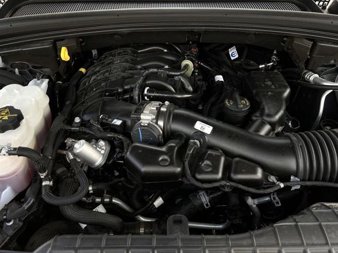 Used 2025 Jeep Grand Cherokee Laredo X RWD image 34