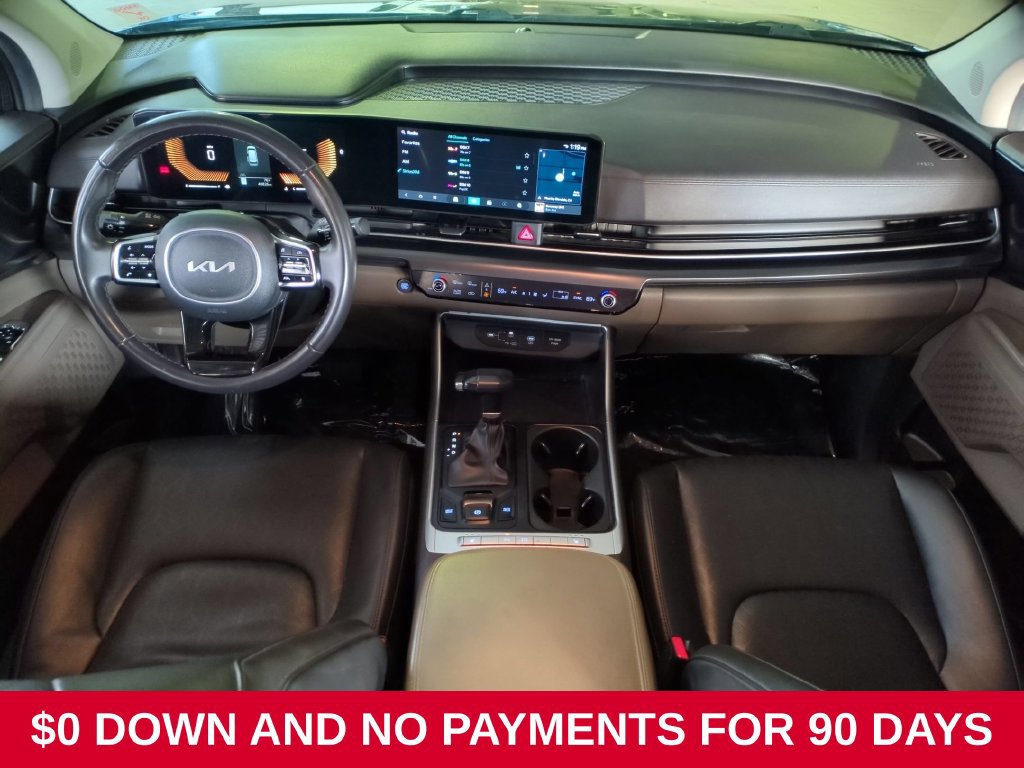 Used 2025 Kia Carnival FWD image 26