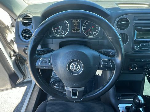 Used 2013 Volkswagen Tiguan S AWD/4WD image 17