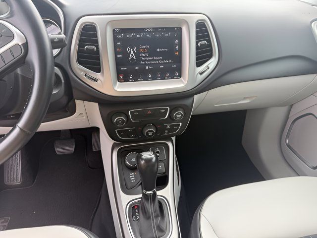 Used 2017 Jeep Compass Latitude w/ Popular Equipment Group AWD/4WD image 17