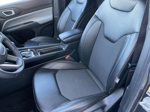 Used 2024 Jeep Compass Latitude image 11