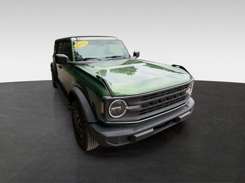 Used 2023 Ford Bronco 4-Door AWD/4WD image 3