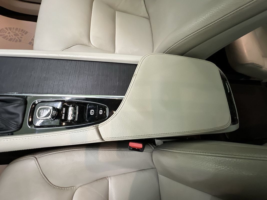 Used 2020 Volvo XC90 T6 Momentum w/ Protection Package Premier AWD/4WD image 26