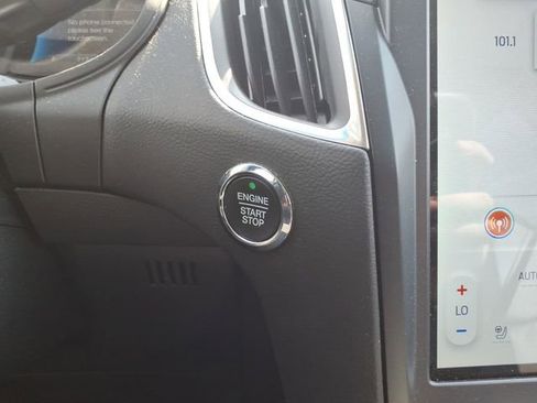 Used 2024 Ford Edge Titanium image 21