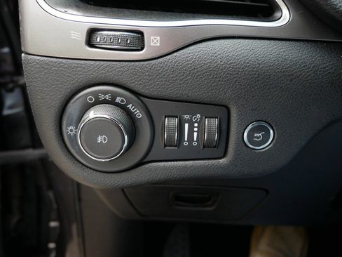 Used 2021 Jeep Cherokee Latitude Lux w/ Comfort/Convenience Group AWD/4WD image 26