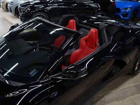 Used 2022 Chevrolet Corvette Stingray Convertible w/ Z51 Performance Package RWD image 9