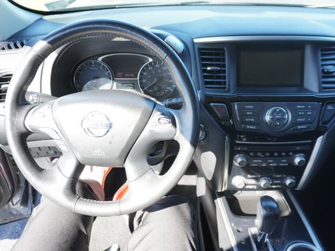Used 2013 Nissan Pathfinder SV image 38
