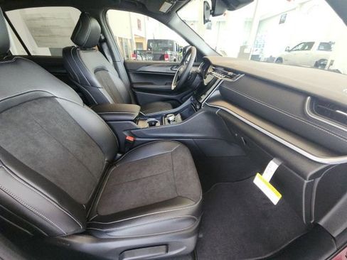 New 2025 Jeep Grand Cherokee L Altitude RWD image 25