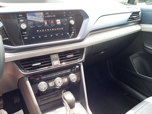 Used 2024 Volkswagen Taos SE FWD image 21