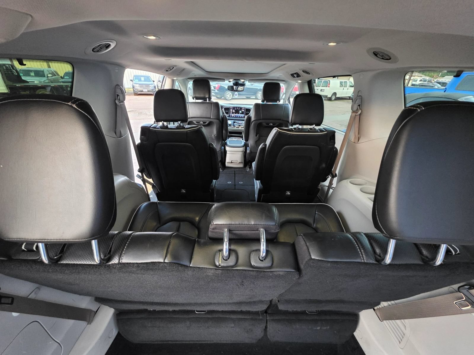 Used 2022 Chrysler Pacifica Limited AWD/4WD image 8