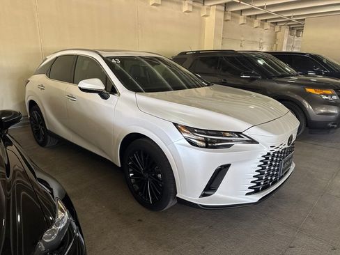 Used 2025 Lexus RX 350h w/ Convenience Package AWD/4WD image 2