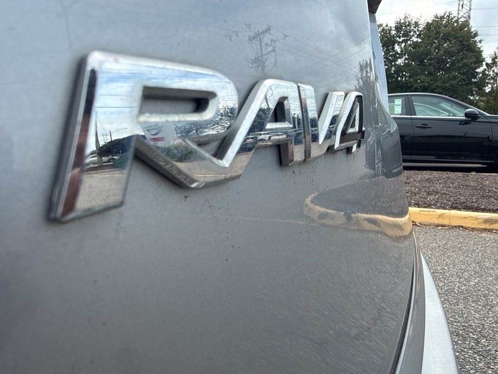 Used 2017 Toyota RAV4 XLE AWD/4WD image 16
