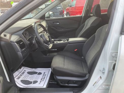 Used 2022 Nissan Rogue SV image 12