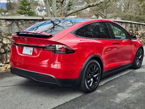 Used 2022 Tesla Model X image 10