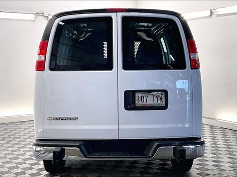 Used 2025 Chevrolet Express 2500 w/ Driver Convenience Package RWD image 3