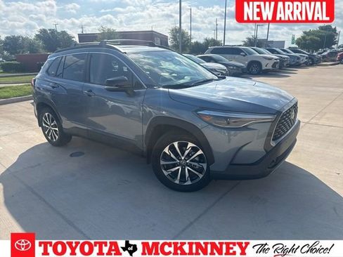 Used 2025 Toyota Corolla Cross XLE w/ Convenience Package FWD image 1
