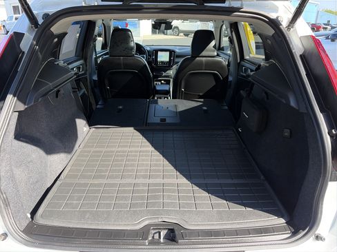 Used 2023 Volvo XC40 B5 Ultimate w/ Protection Package Premier AWD/4WD image 12