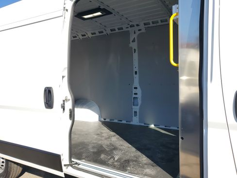 Used 2025 RAM ProMaster 2500 w/ Convenience Group image 18