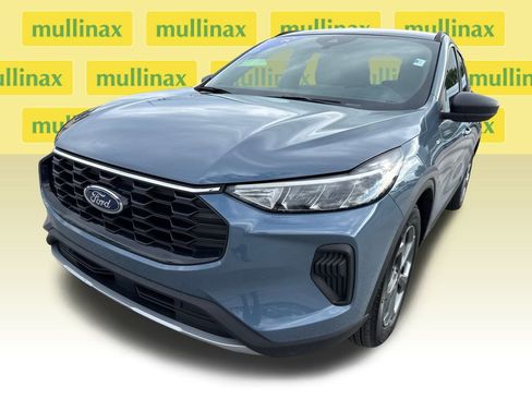 Used 2025 Ford Escape ST-Line w/ Equipment Group 301A image 10