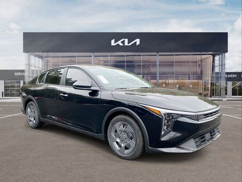 New 2025 Kia K4 LX image 2