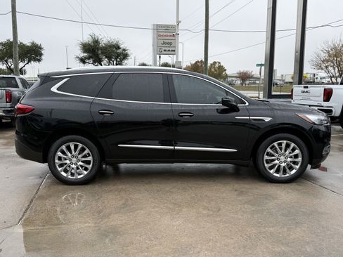 Used 2019 Buick Enclave Premium image 3