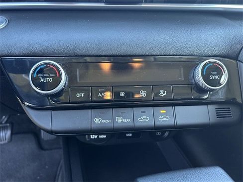 Used 2023 Hyundai Elantra SEL image 21