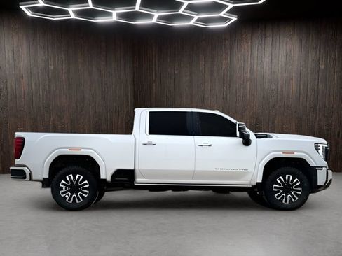 Used 2025 GMC Sierra 3500 Denali Ultimate AWD/4WD image 7