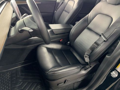 Used 2022 Tesla Model Y Long Range image 5