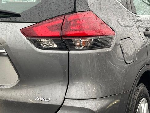 Used 2018 Nissan Rogue S AWD/4WD image 15