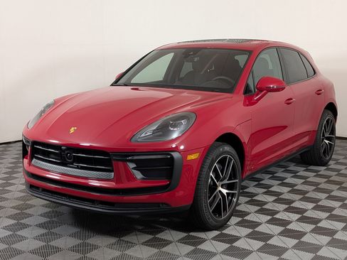 Certified 2025 Porsche Macan image 1