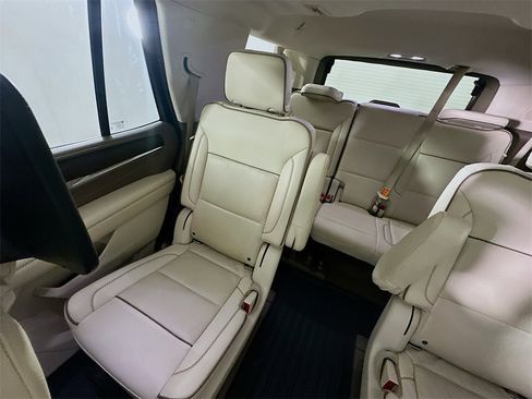 Used 2021 GMC Yukon Denali w/ Denali Premium Package image 12