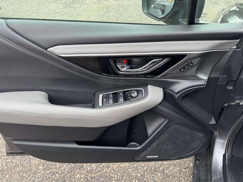 Used 2021 Subaru Outback Limited image 16